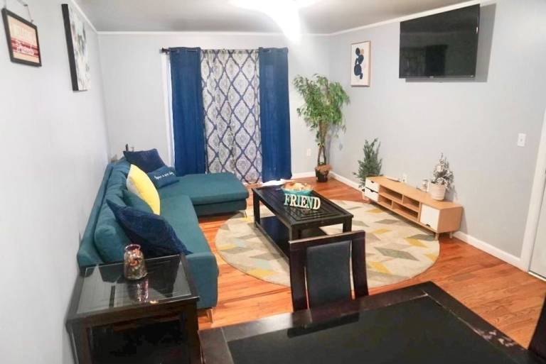 Apartment Newark