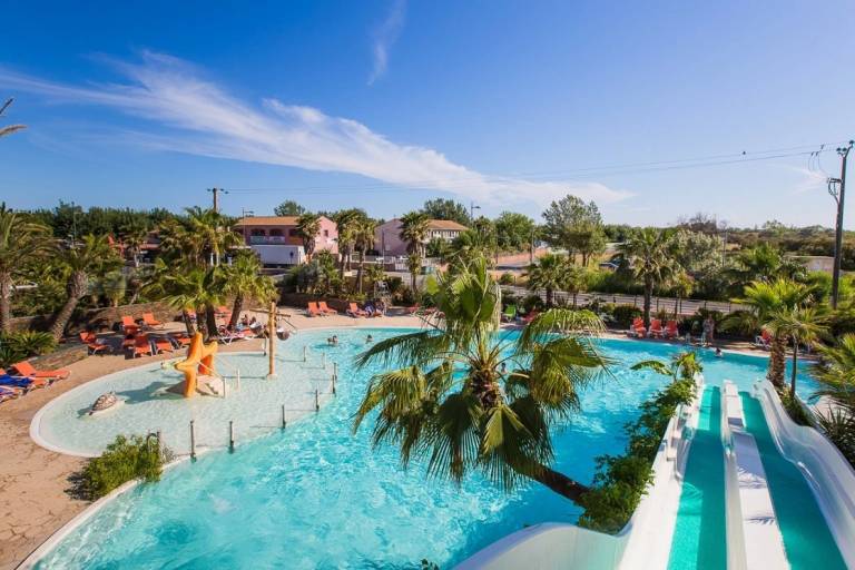 Camping with patio, hot tub & garden in Villeneuve-les-Beziers