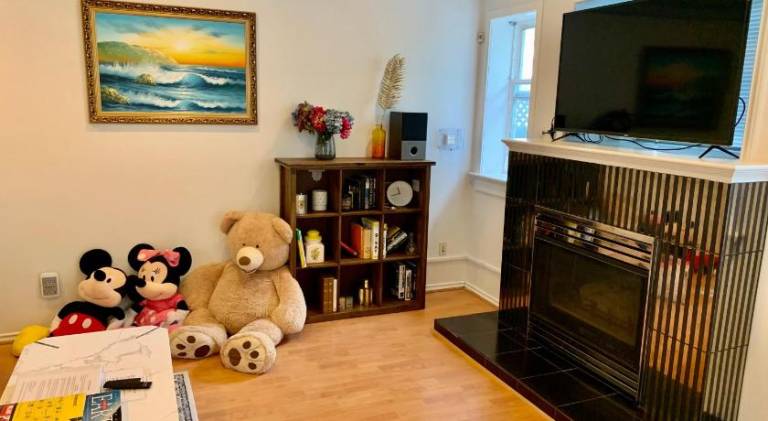 One Bedroom queen bed Sharing Washroom in Tiger Sweet House License