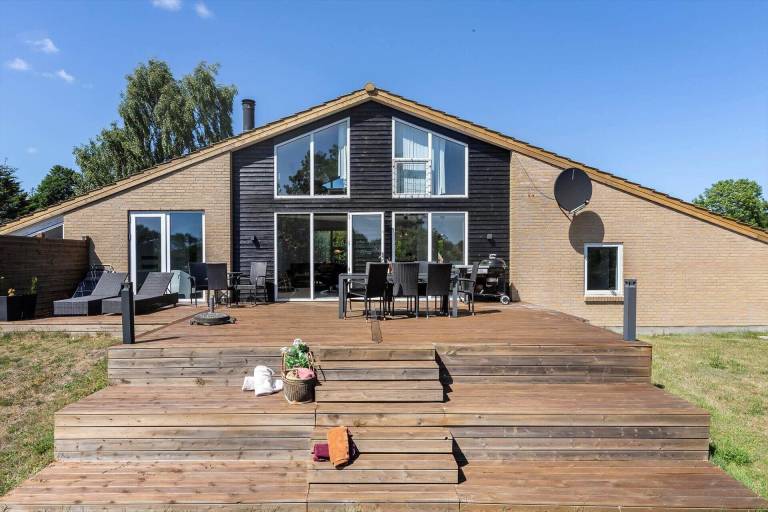 Vacation home with sauna, patio & grill in Ebeltoft