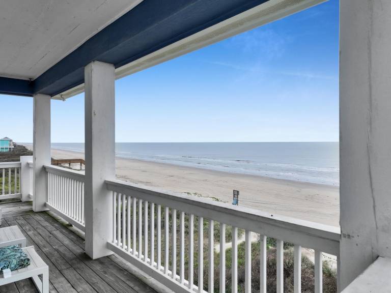 Fully equipped vacation home with yard & grill | Beach view | Pet-friendly — photo 5