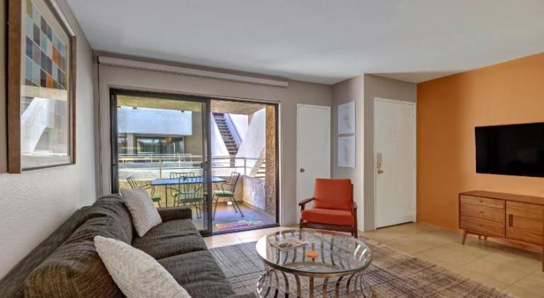 House with jacuzzi & pool | Pets are welcome — photo 2