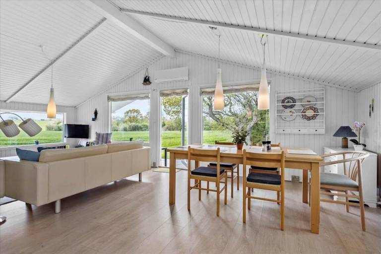 House with grill & patio — photo 4