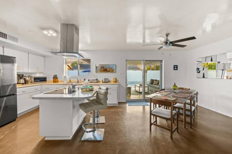 Vacation home with pool | Pets are welcome — photo 5
