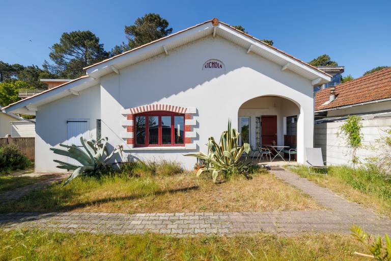 Family-friendly vacation home with garden, fast internet & barbeque | Lake view | Close to the beach | Dogs allowed in Lacanau