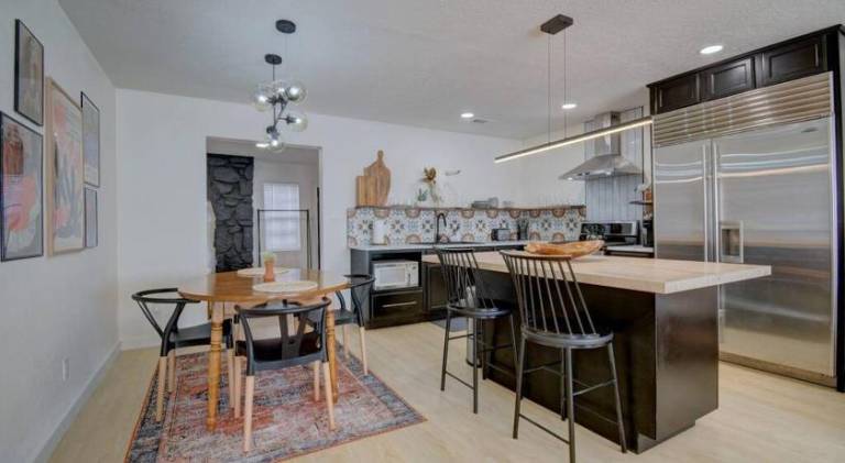 Spacious vacation home with jacuzzi | Pets are welcome — photo 3