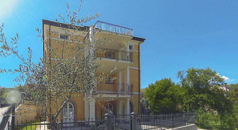 Holiday apartment with pool & garden — photo 4