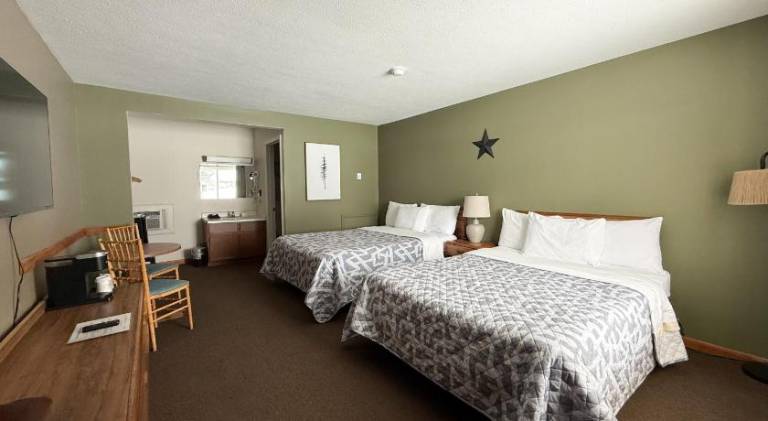 The Trail Inn Newberry MI Formerly Knollwood Inn 13467 M 28