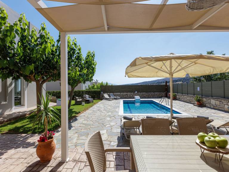 Fully equipped big house with private pool, garden & BBQ | Mountain view | Pets are welcome — photo 2