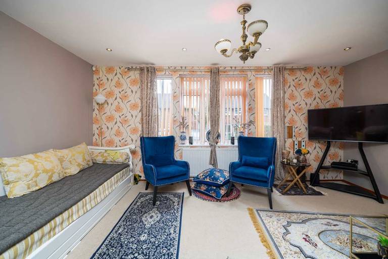 Private Room in Chic House With Garden and Parking