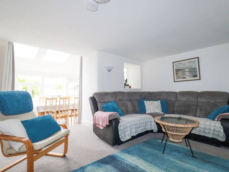 Family-oriented cottage with patio & garden | Beach view | Pet-friendly — photo 5