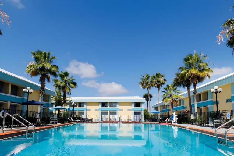 Garnet Inn & Suites in Orlando, FL