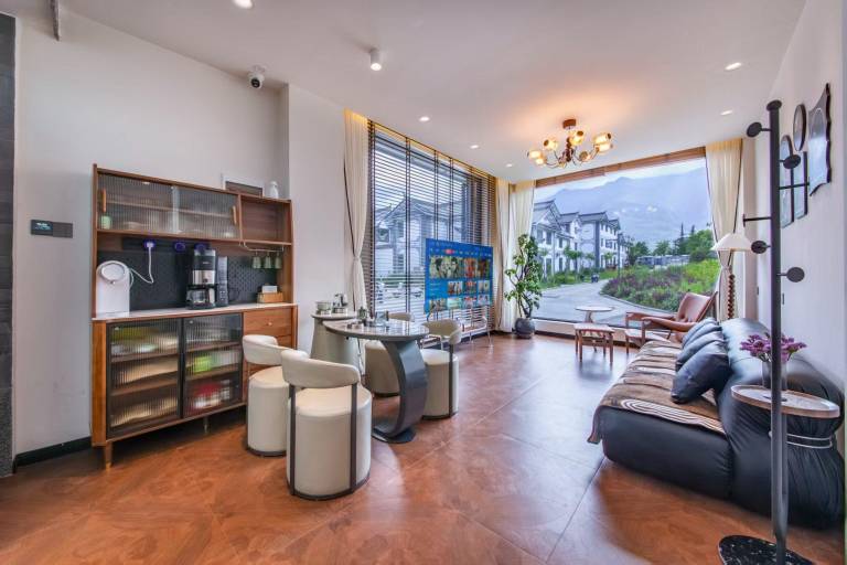 Villa with 5 rooms for 12 persons — photo 2