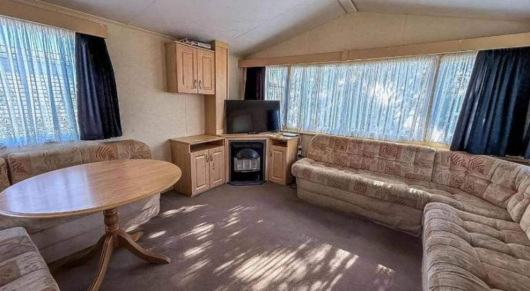 8 Berth Caravan For Hire At St Osyth Beach Holiday Park In Essex Ref 28026Fi — photo 2
