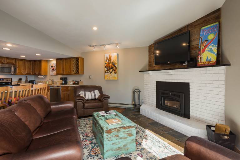 Family-friendly big house with heated pool, fast internet & jacuzzi | Mountain view | Close to the ski | Pet-friendly — photo 4