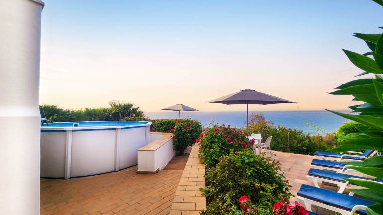 Villa with private pool, BBQ & yard | Beach view — photo 3
