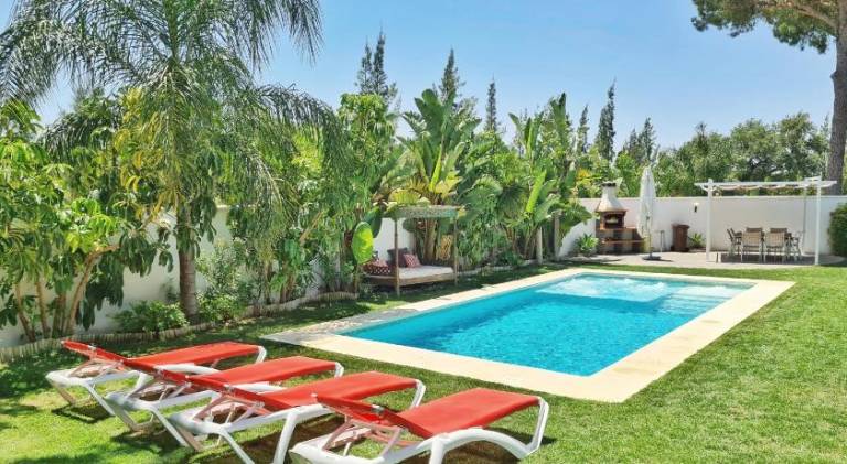Fully equipped villa with garden, private pool & jacuzzi | Perfect for remote work | Pet-friendly in Arcos de la Frontera