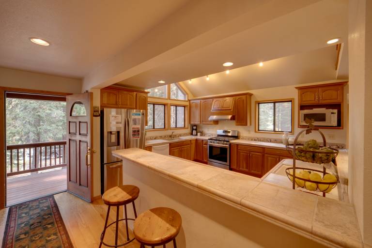 Truckee Home w/ Private Hot Tub on a Golf Course — photo 5