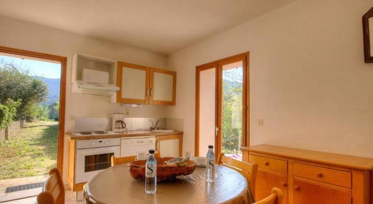 Holiday apartment with yard, terrace & BBQ — photo 2