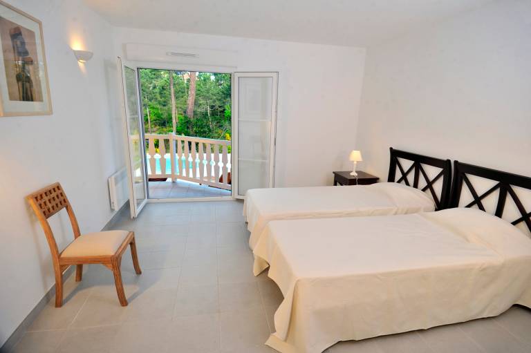 Villa with barbeque & pool | Golf view — photo 4