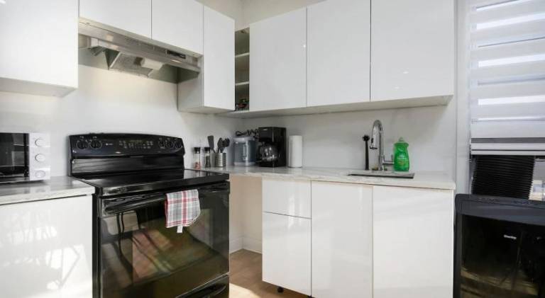Contemporary 2BR Retreat in MTL Village — photo 5