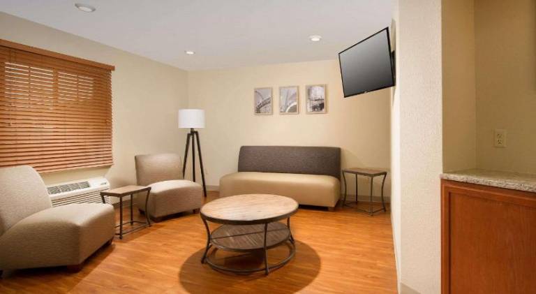 WoodSpring Suites Chicago Romeoville — photo 2