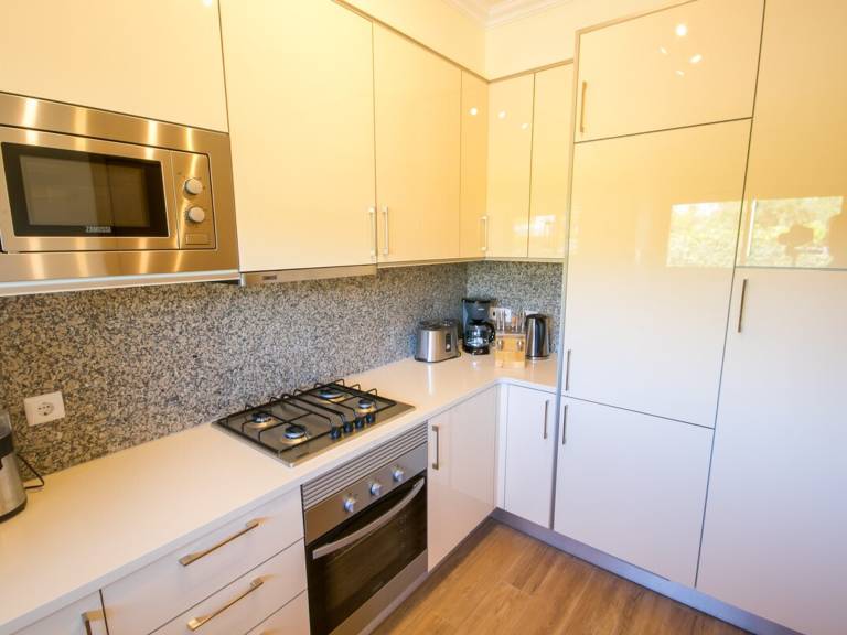 Rental apartment with pool, grill & garden — photo 4