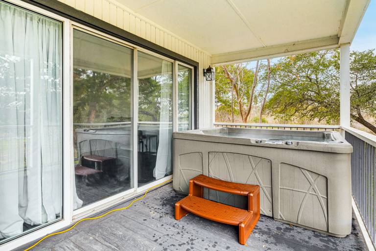 Apartment  Point Venture