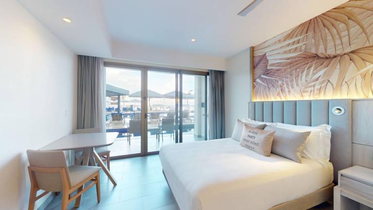 Resort  Dickenson Bay