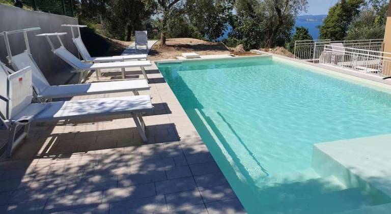 Rental apartment with pool | Dogs allowed in Torri del Benaco