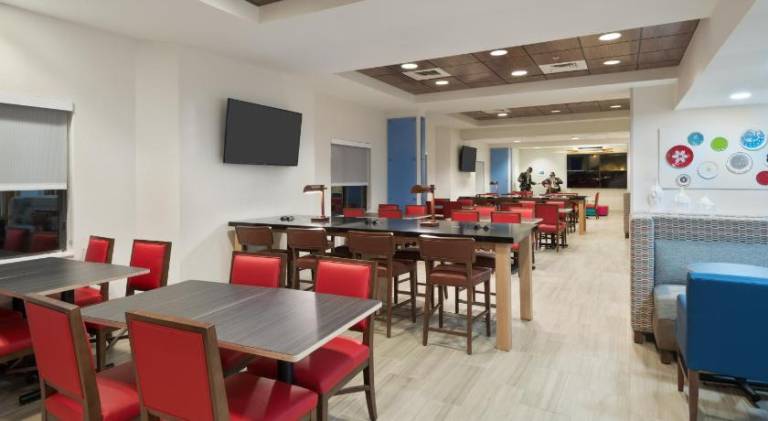Holiday Inn Express & Suites - Nearest Universal Orlando By IHG — photo 5