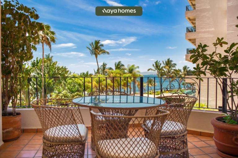 Ocean view 2Br Condo Balcony Beach Pool 304