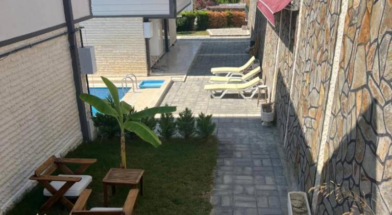 Villa with yard, terrace & private pool — photo 4