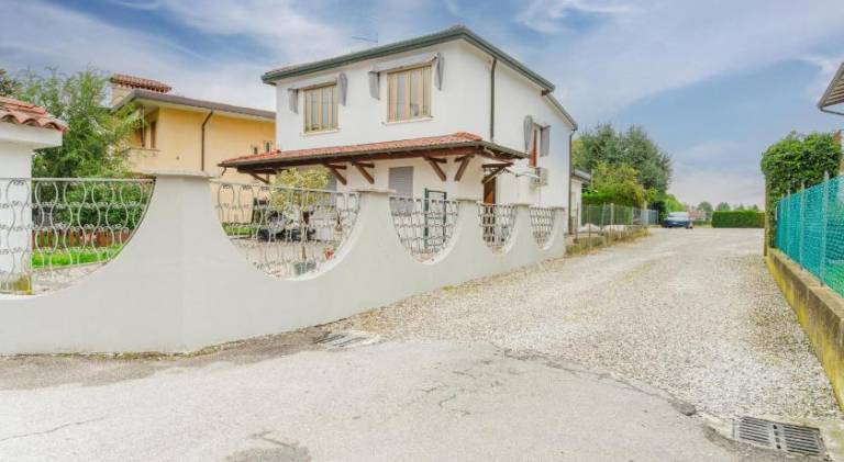 Holiday apartment with 2 rooms for 5 persons — photo 4