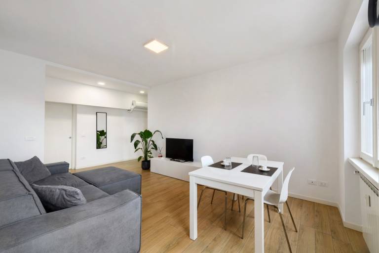 Apartment | Close to Fontana del Delfino | City view — photo 3