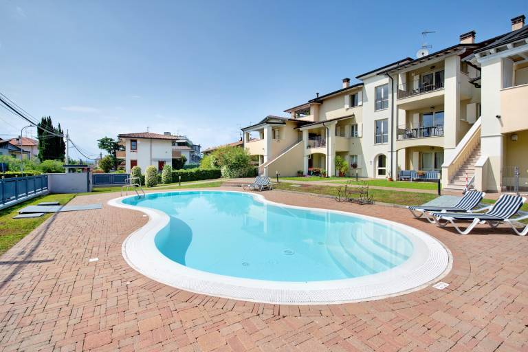 Holiday Apartment 'Katy Lake Salvia' with Shared Pool, Private Terrace & Wi-Fi — photo 4