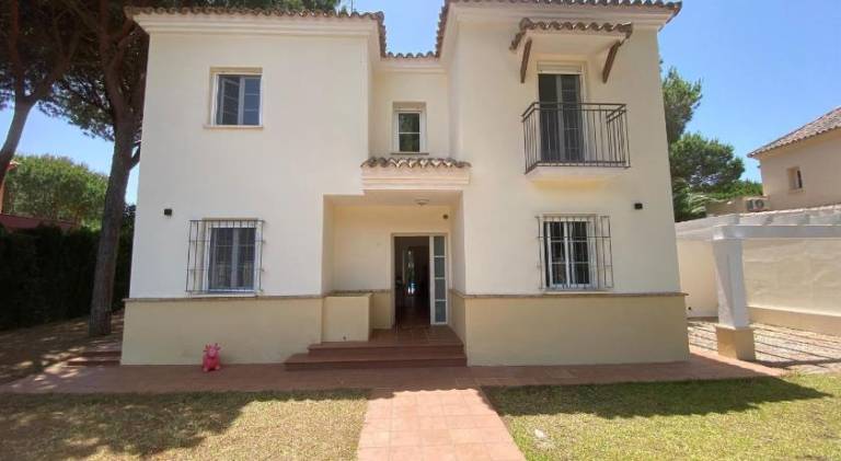 Villa with terrace, yard & private pool — photo 3