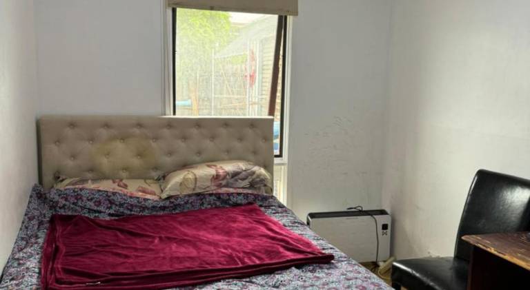 Springvale couple room with shared bathroom