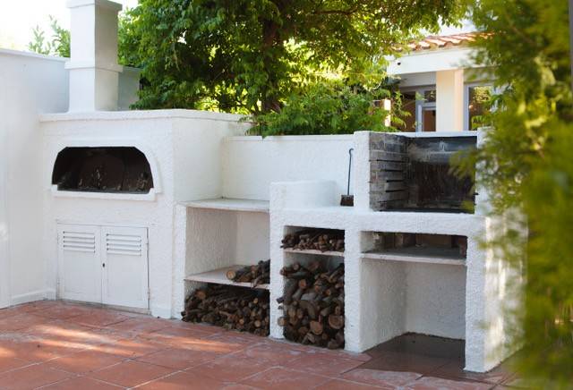 Family-friendly villa with yard, terrace & private pool | Garden view | Pets are welcome — photo 4