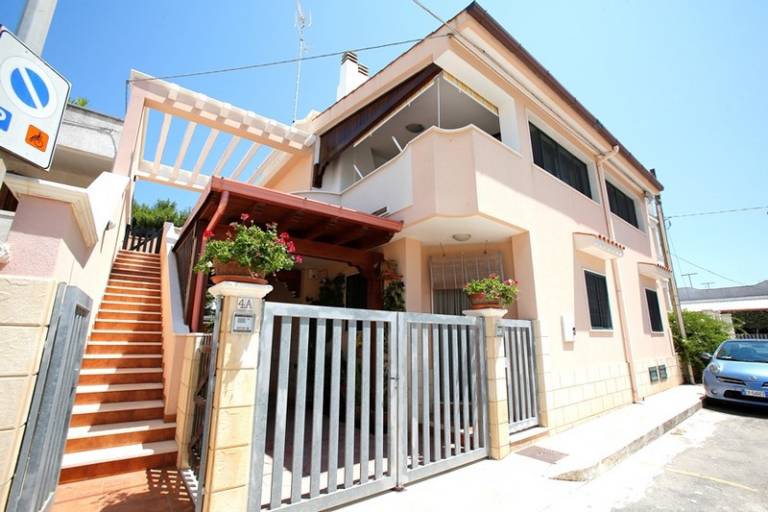 Holiday apartment with terrace & barbecue — photo 3