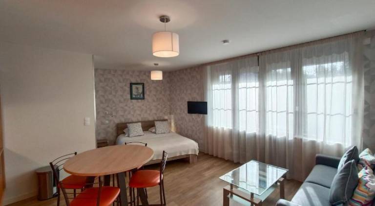 Beautiful serviced apartment with garden & patio | Dogs allowed — photo 3