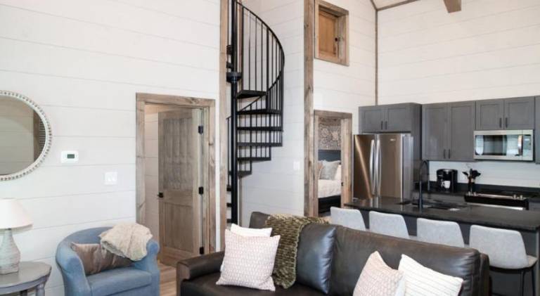 Vacation home with hot tub — photo 4