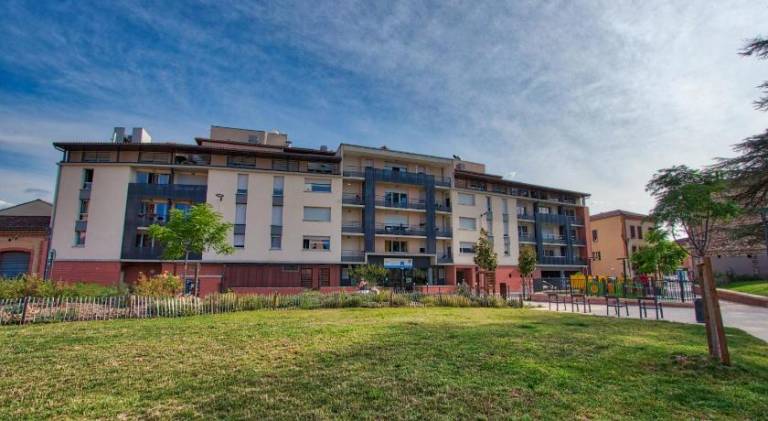 Serviced apartment with terrace | Pets are welcome in Albi