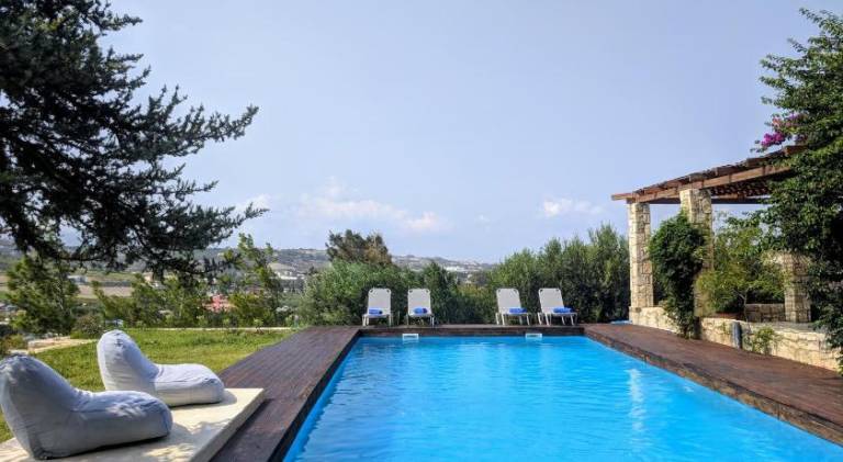 Villa with jacuzzi & pool — photo 2
