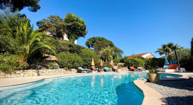 Rental apartment with garden, terrace & private pool | Close to the beach | Dogs allowed — photo 3