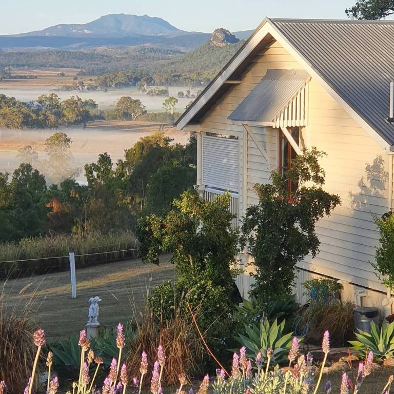 Cottage  Mount Alford