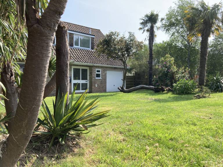 Cottage with garden | Beach view — photo 2