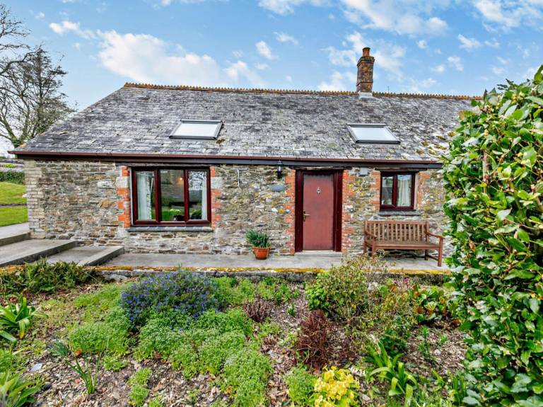 Cottage with yard | Pets are welcome in Looe