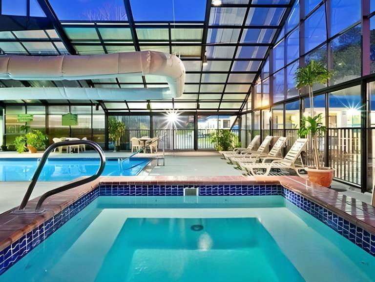 La Quinta Inn & Suites by Wyndham Meridian — photo 4