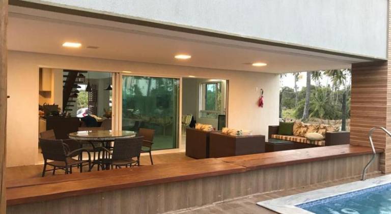 House with pool — photo 3